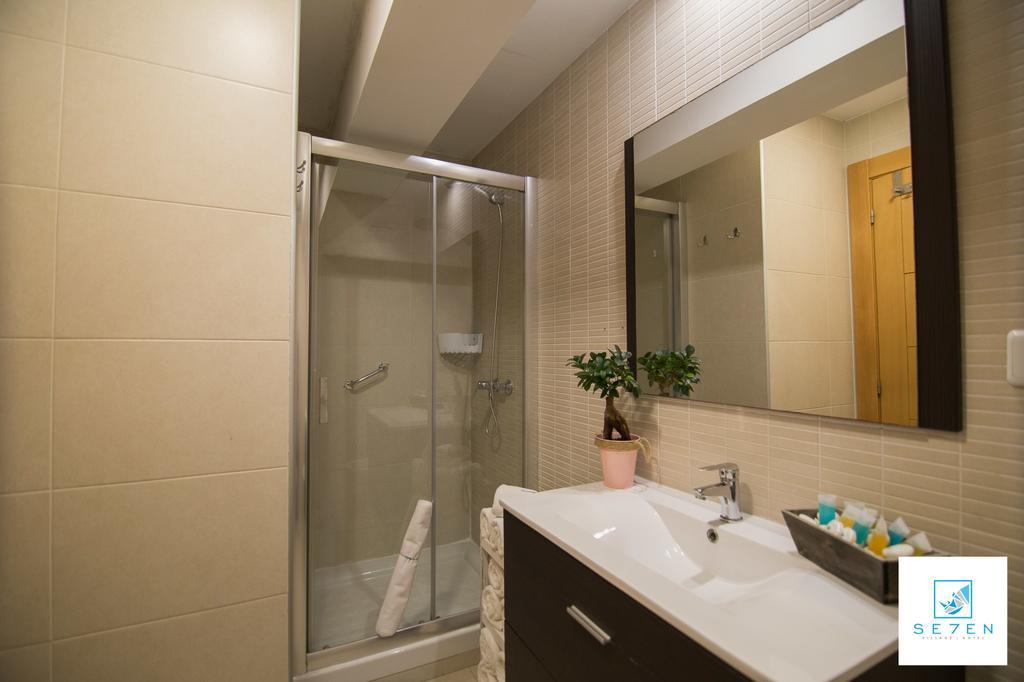 Apartamentos Seven Village 베날마데나코스타 외부 사진