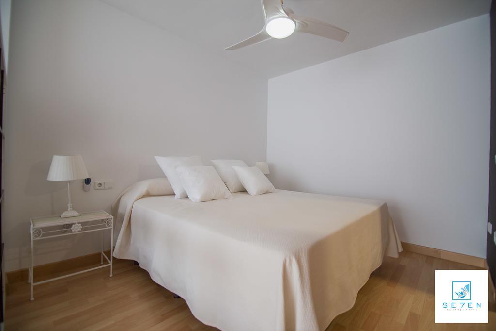 Apartamentos Seven Village 베날마데나코스타 외부 사진
