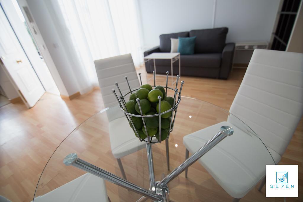 Apartamentos Seven Village 베날마데나코스타 외부 사진